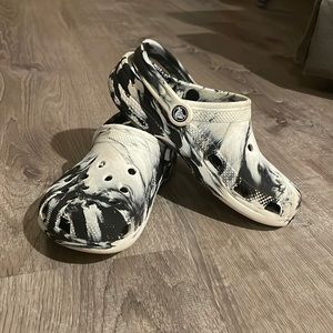 Black and white crocs size 5